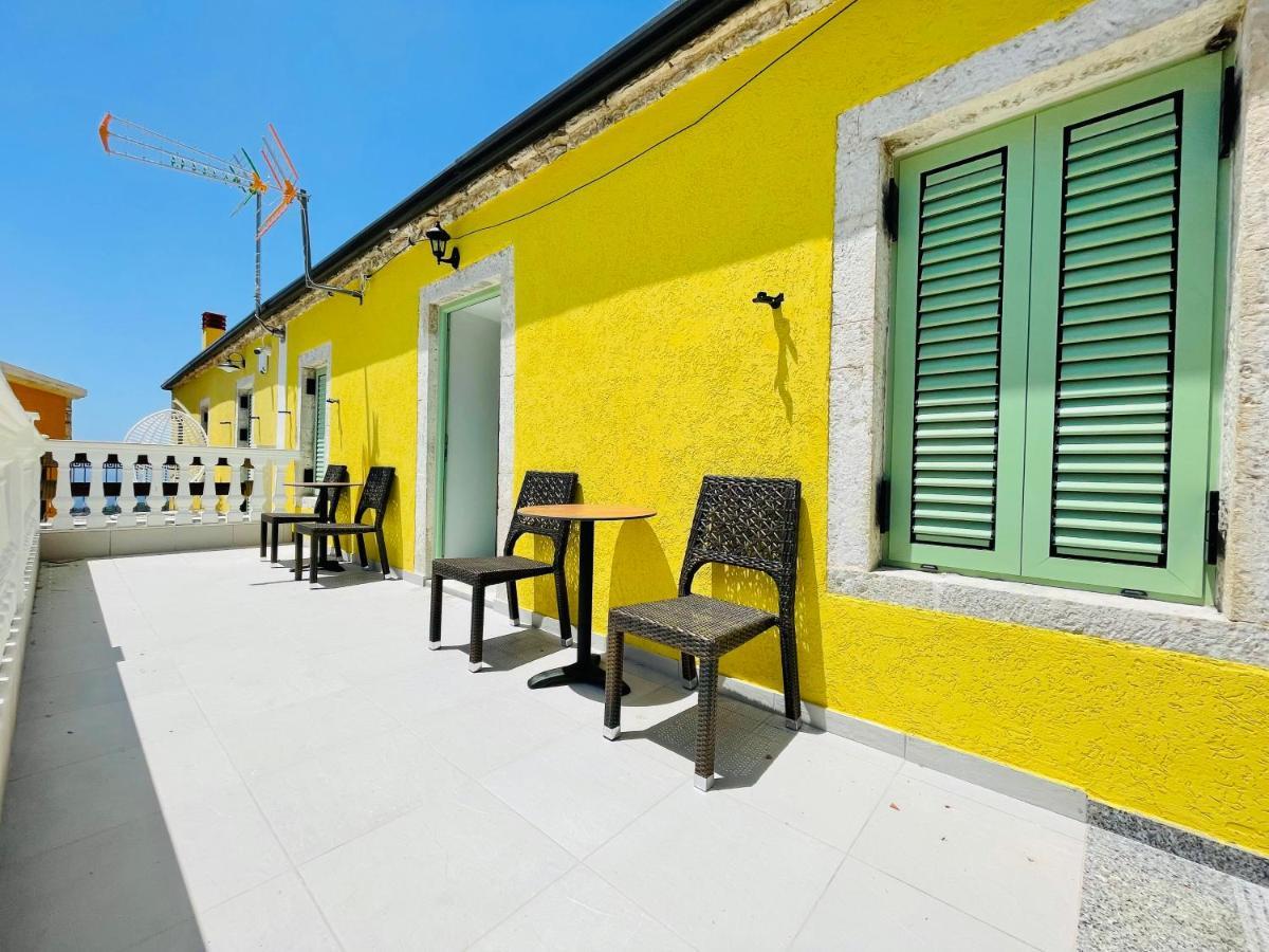 Mpolanos Guesthouse Himarë Exterior foto