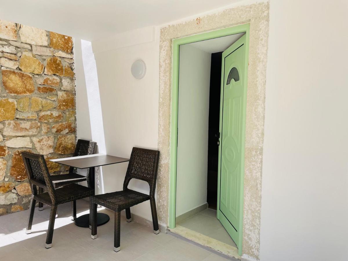 Mpolanos Guesthouse Himarë Exterior foto